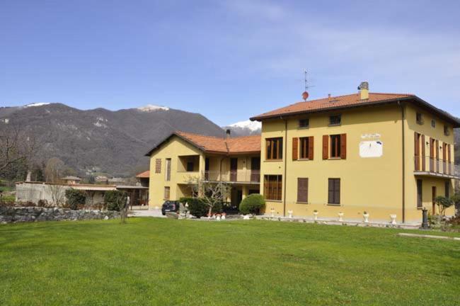Il Coniglio Sulla Luna Erba Exterior foto